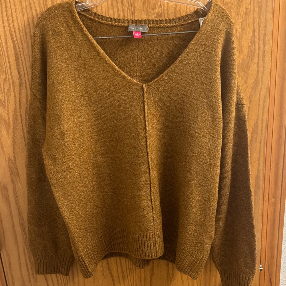 Vince Camuto Women's V-Neck Tan Sweater